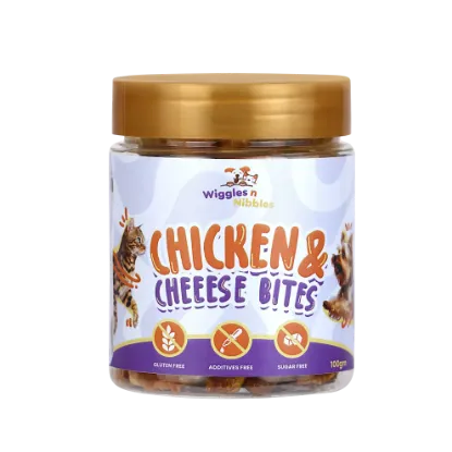 Front view of Wiggles n Nibbles Chicken & Cheese Bites 250gm pot with real chicken for pets