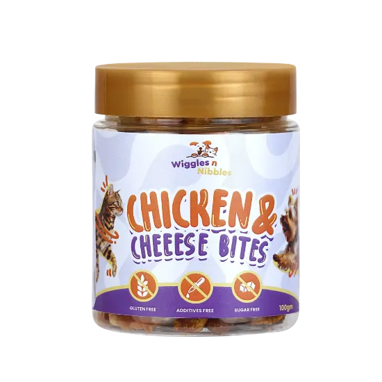 Front view of Wiggles n Nibbles Chicken & Cheese Bites 250gm pot with real chicken for pets
